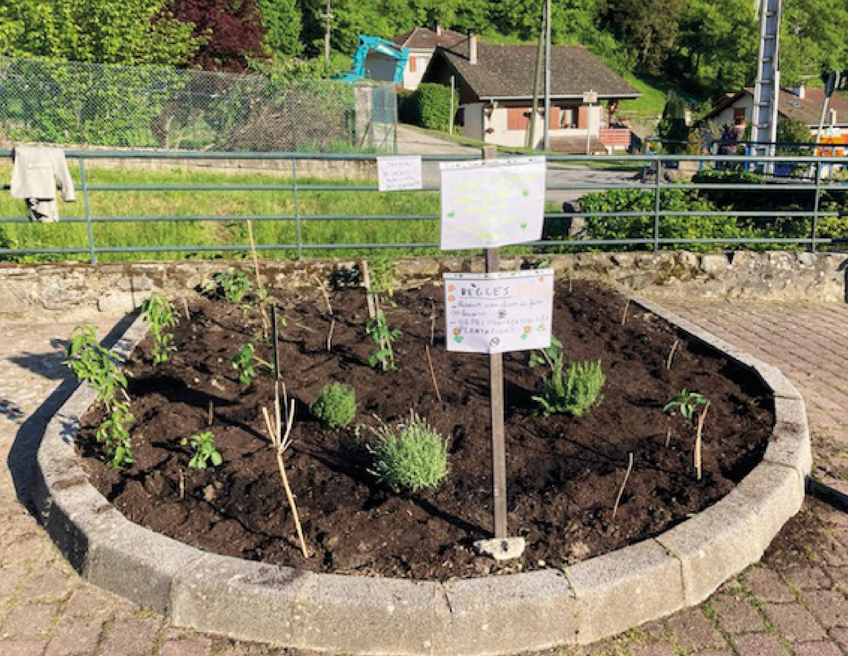 Le Conseil Municipal des Enfants jardinent